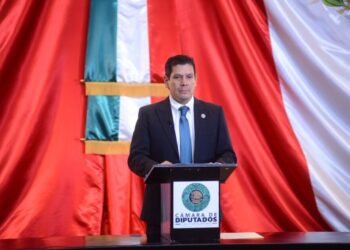 Ernesto Núñez presenta iniciativa para tipificar la “adulteración química” de bebidas y combatir el “drink spiking”