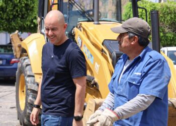 Adolfo Torres supervisa trabajos de sustitución de red de alcantarillado en la colonia Félix Ireta