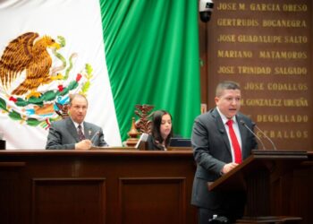 Vicente Gómez presenta iniciativa para fortalecer órdenes de protección a mujeres y NNA