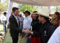 Tiende la mano Alfonso Martínez a productores michoacanos