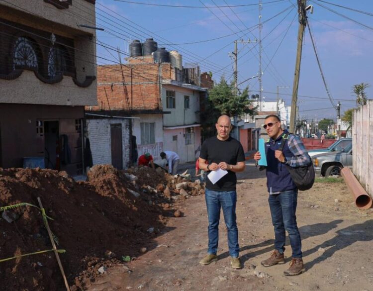 Más obras para Morelia: Adolfo Torres supervisa mejora de drenaje en Lomas del Punhuato