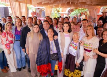Las Secretarías de Turismo estatal y federal se reúnen con el sector turístico de la región Pátzcuaro