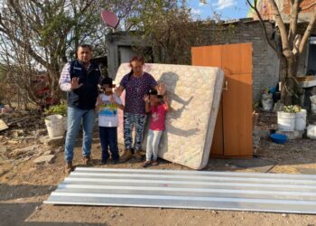 Fuera Tiliches devuelve esperanza a familia afectada por incendio: JC Barragán