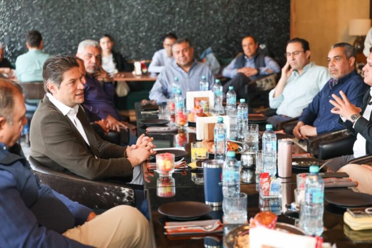 Se reúne Alfonso Martínez con alcalde y empresarios de Zamora