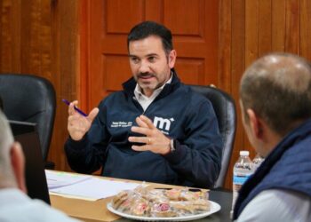 Yankel Benítez se reúne con CFE para regularización de servicio a colonias