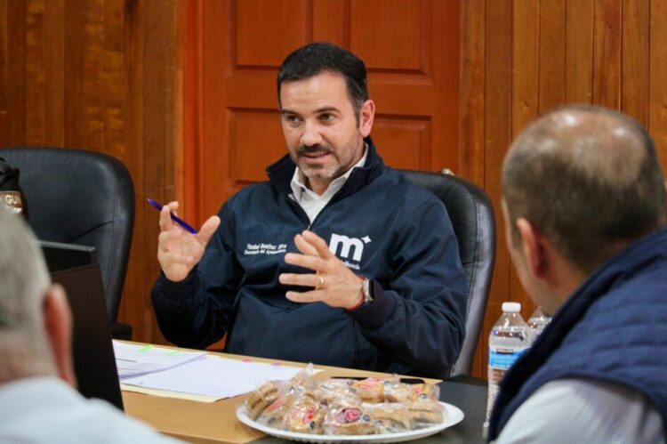 Yankel Benítez se reúne con CFE para regularización de servicio a colonias