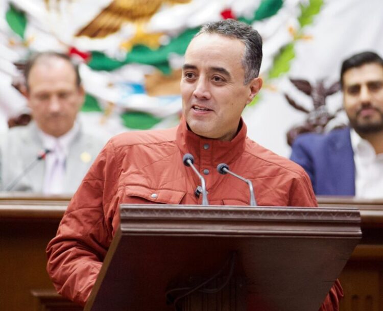 Por congruencia y coherencia, vamos por la reducción de presupuesto al Congreso:  Juan Pablo Celis
