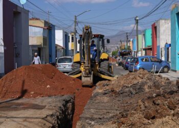 Adolfo Torres destaca atención puntual a reportes con sustitución de drenaje en Prados Verdes
