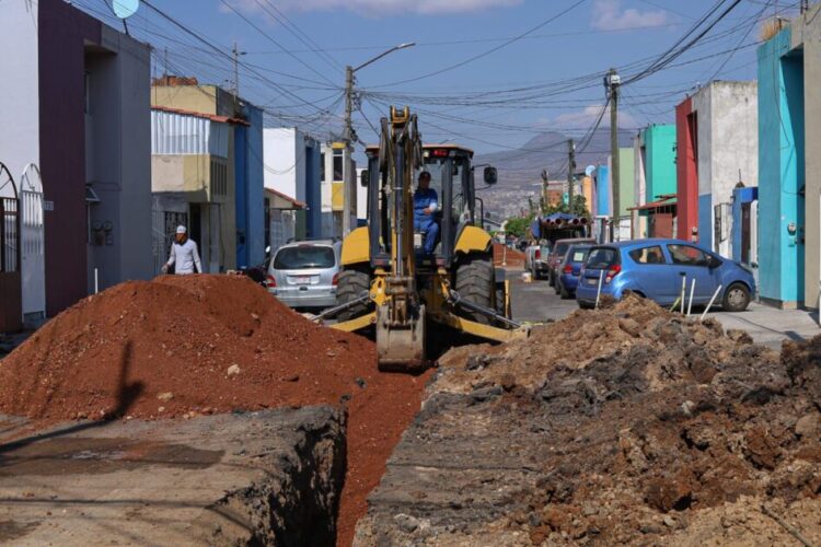 Adolfo Torres destaca atención puntual a reportes con sustitución de drenaje en Prados Verdes