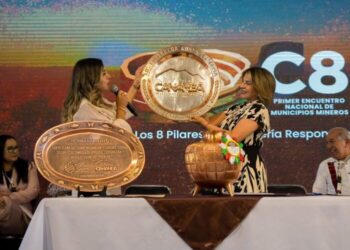 Concreta Dayana Pérez Mendoza en Cananea, Sonora alianza histórica en beneficio de artesanos del cobre