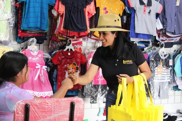 Reconoce Lucila Martínez el valor del trabajo artesanal en Morelia
