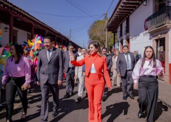 Salvador Escalante y Dayana Pérez conmemoran el natalicio de Benito Juárez y celebran la llegada de la primavera