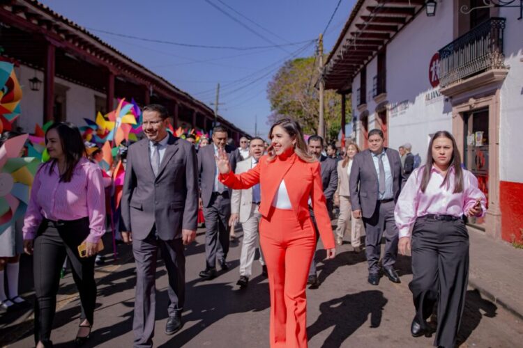Salvador Escalante y Dayana Pérez conmemoran el natalicio de Benito Juárez y celebran la llegada de la primavera
