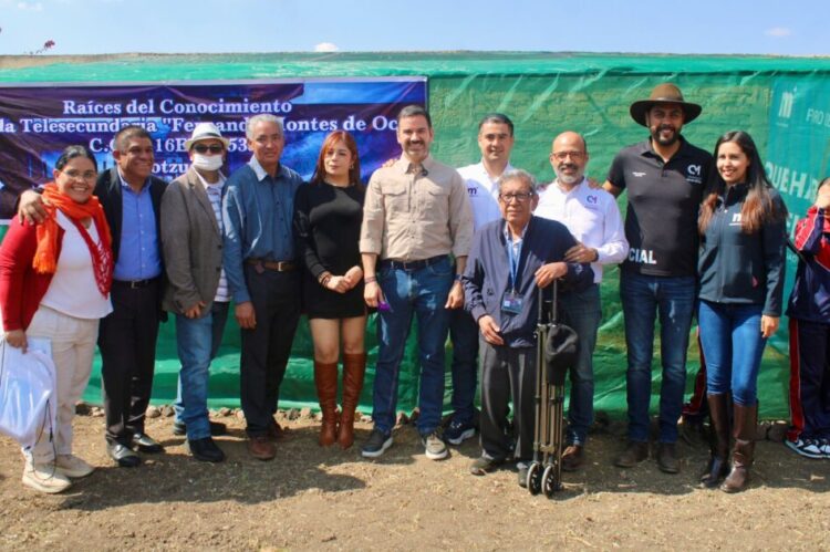 Yankel Benítez inaugura Huerto Comunitario de Telesecundaria ‘Fernando Montes de Oca’