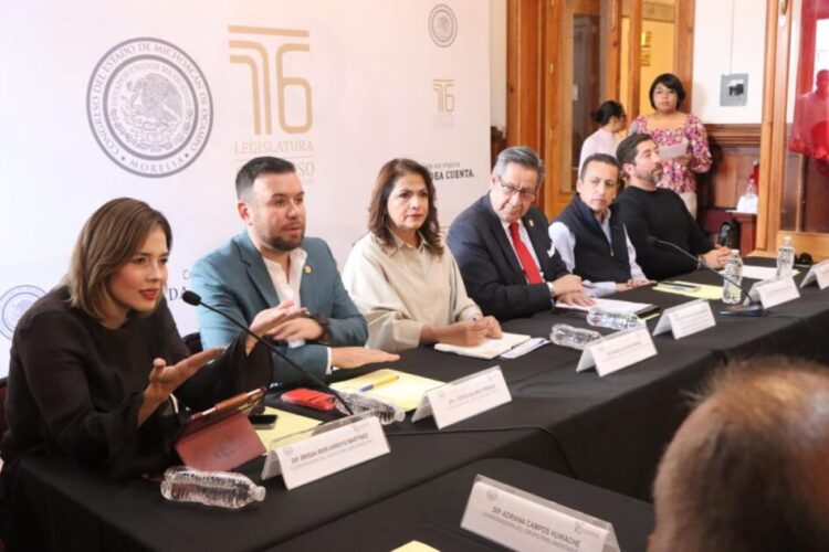 Diputados de la JUCOPO se reúnen con integrantes del Foro de Colegio de Profesionistas de Michoacán