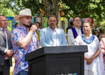 Fortalecen servicio de limpia en Quiroga con nuevo camión recolector donado por club migrante, Alma Mireya González agradece apoyo