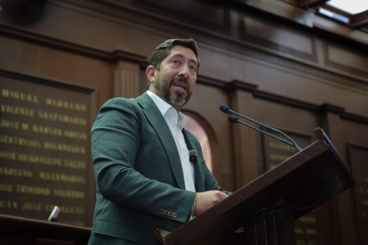 Propone Abraham Espinoza que actas de nacimiento tengan vigencia indefinida en Michoacán