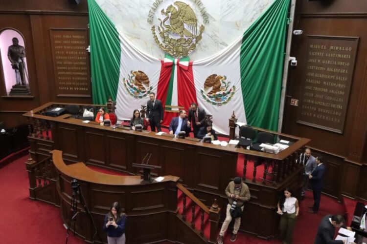 Primarias y secundarias deberán regular uso de Dispositivos Móviles en horario escolar: 76 Legislatura