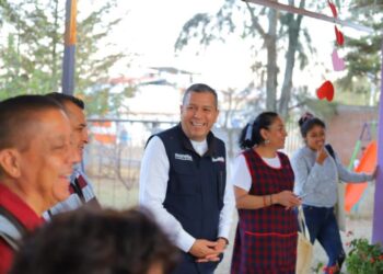 Logra Barragán regular el uso de celulares en primaria y secundaria