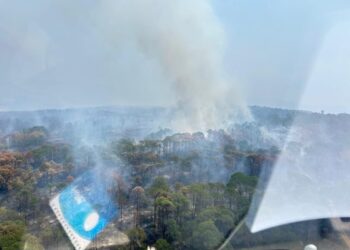 Un helicóptero y más de 100 brigadistas logran controlar el 90 % del incendio forestal en el Área Natural Protegida de Tzitzio y sur de Morelia