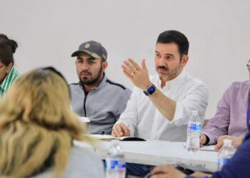 Yankel Benítez sostiene reunión con vecinos de colinas del Sur