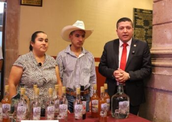 Celebra Vicente Gómez incorporación de cooperativas en la Ley de Desarrollo Económico