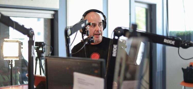 Ante vacaciones escolares, Fito Torres llama a madres y padres a vigilar el consumo digital de niñas, niños y jóvenes