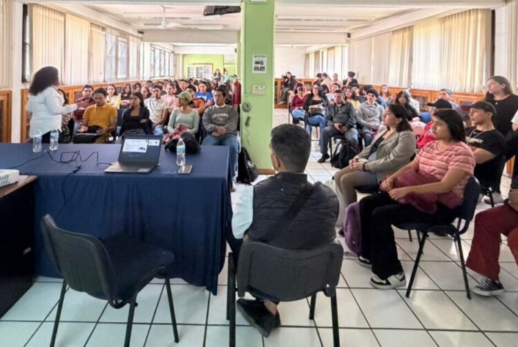 Fortalece FGE Michoacán la prevención de delitos cibernéticos en estudiantes de Morelia