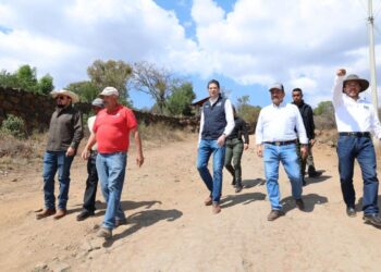 Alfonso Martínez rehabilita camino rural en Capula