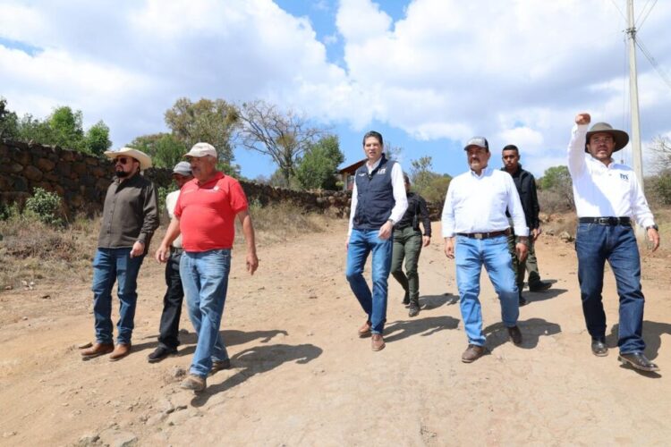 Alfonso Martínez rehabilita camino rural en Capula