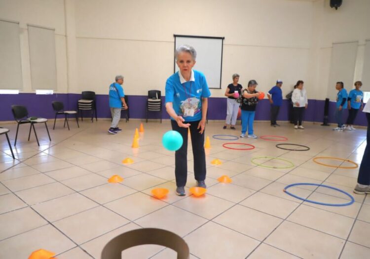 Paola Delgadillo promueve la movilidad y autonomía de los adultos mayores