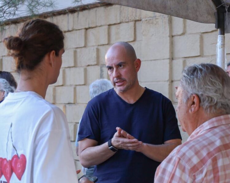 Mantiene Adolfo Torres atención continua a colonos del Sur