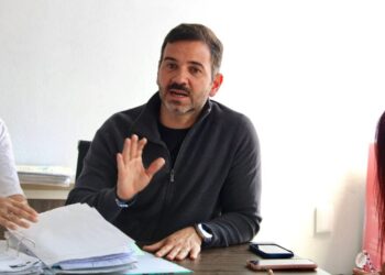 Yankel Benítez escucha necesidades de colonia Fuerza Tarasca