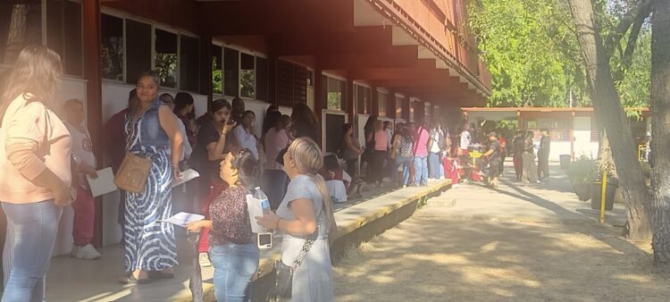 Caos, desorganización y abandono, hace estallar inconformidad por entrega del chip D4TA en Morelia
