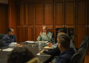 Adolfo Torres atiende petición de locatarios del Mercado de Abastos para regular el suministro de agua