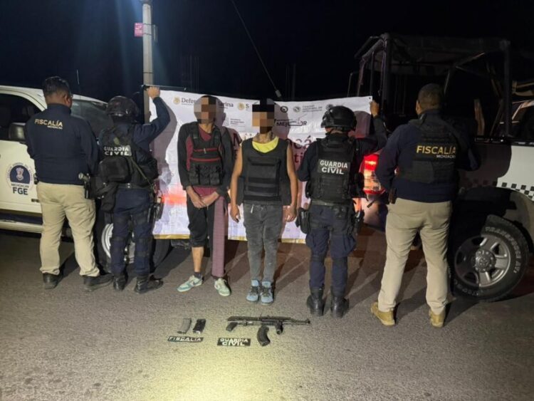 Tras enfrentamiento, detiene Guardia Civil a 2 hombres armados en Cuitzeo