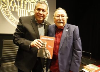 Juan Carlos Barragán reconoce al camarada Arturo Martínez Nateras