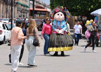 Turistas y visitantes disfrutan de la Semana Santa en Morelia