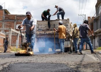 Mejora Gobierno de Quiroga vialidades con trabajos de bacheo en el Libramiento