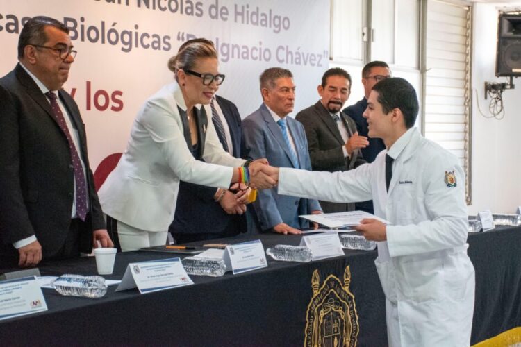 Fortalecer la cultura en salud, clave para formar profesionales capaces de salvar vidas: UMSNH