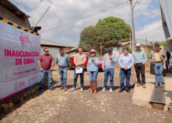 Dayana Pérez entrega obra de empedrado y alumbrado en Iramuco