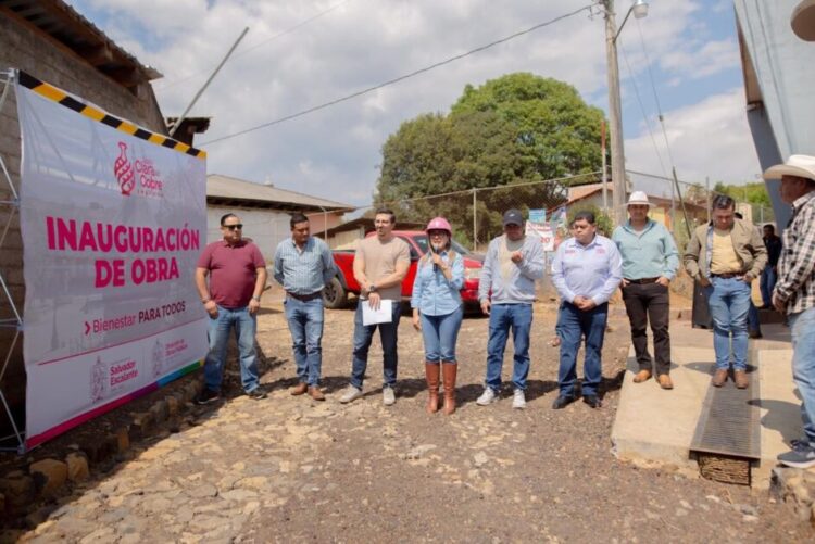 Dayana Pérez entrega obra de empedrado y alumbrado en Iramuco