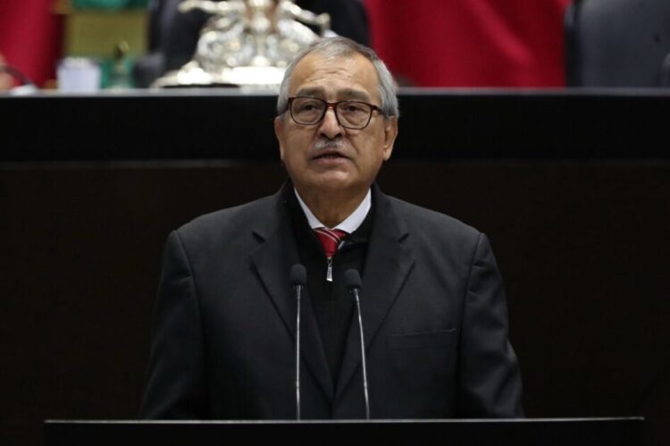 Plantean implementar “escalón universal” en espacios públicos para personas de talla baja