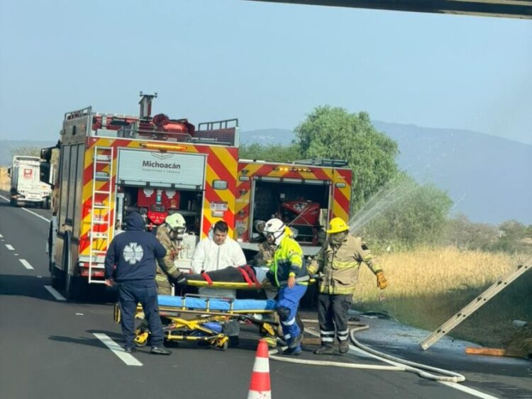 Coordina CRUM atención a heridos tras accidente de autobús en la Autopista de Occidente