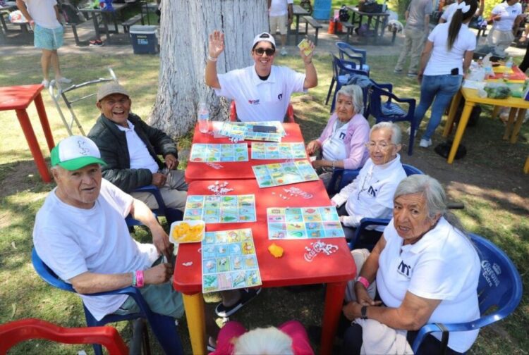 Paola Delgadillo promueve bienestar emocional en adultos mayores con actividades recreativas
