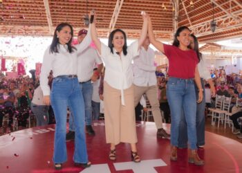 Fanny Arreola se destapa a favor de Gladyz Butanda rumbo a 2027