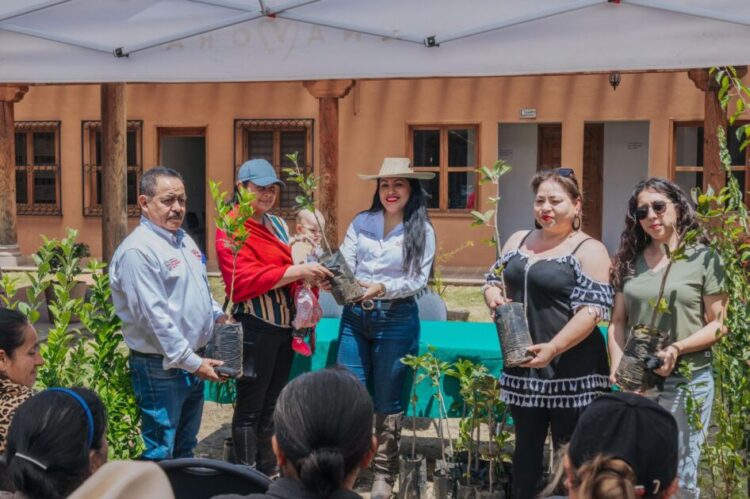 Dayana Pérez impulsa el campo con entrega de árboles frutales