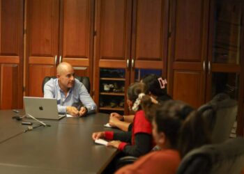 Adolfo Torres fortalece diálogo con vecinas de la colonia Abel Martínez