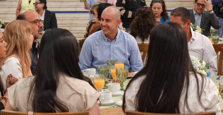 Adolfo “Fito” Torres escucha propuestas sobre educación, innovación y futuro del trabajo en Michoacán