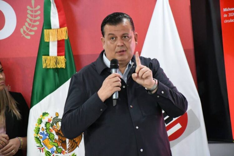 El dirigente estatal del PRI, Memo Valencia le exige a Morena sacar las manos de la UMSNH